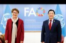 El director general de la FAO, Qu Dongyu, reunido en la sede de esta organización en Roma con Odile Renaud-Basso, presidenta del Banco Europeo de Reconstrucción y Desarrollo (BERD)